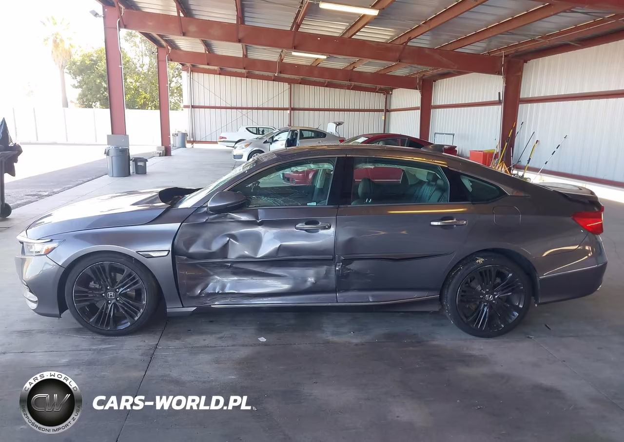 2018 Honda Accord Touring VIN:1HGCV1F97JA140635 - 6