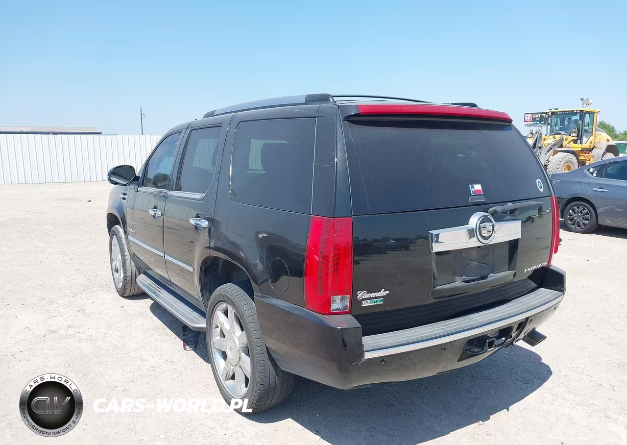 2011 Cadillac Escalade Luxury VIN:1GYS3BEFXBR100382 - 3