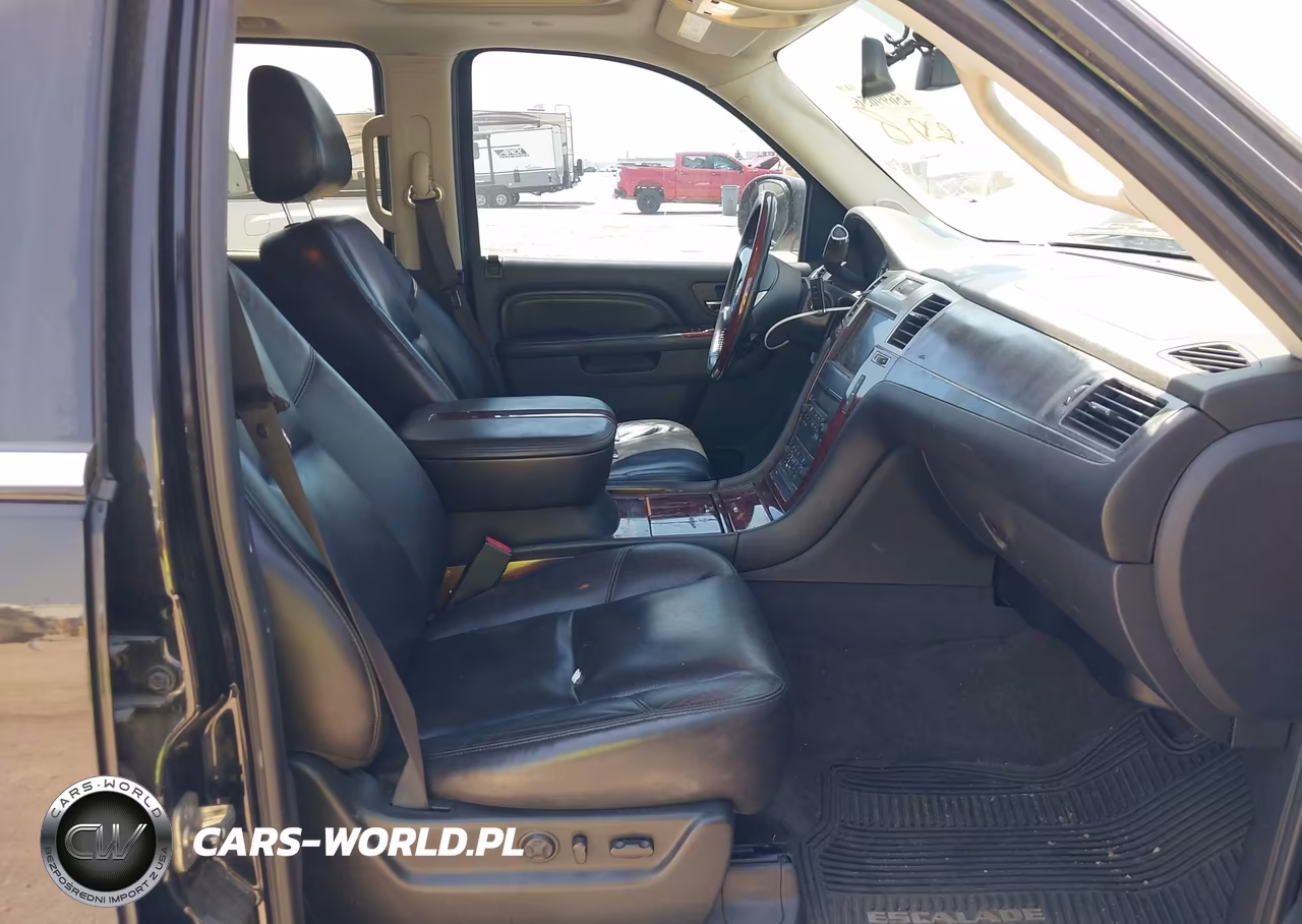 2011 Cadillac Escalade Luxury VIN:1GYS3BEFXBR100382 - 5