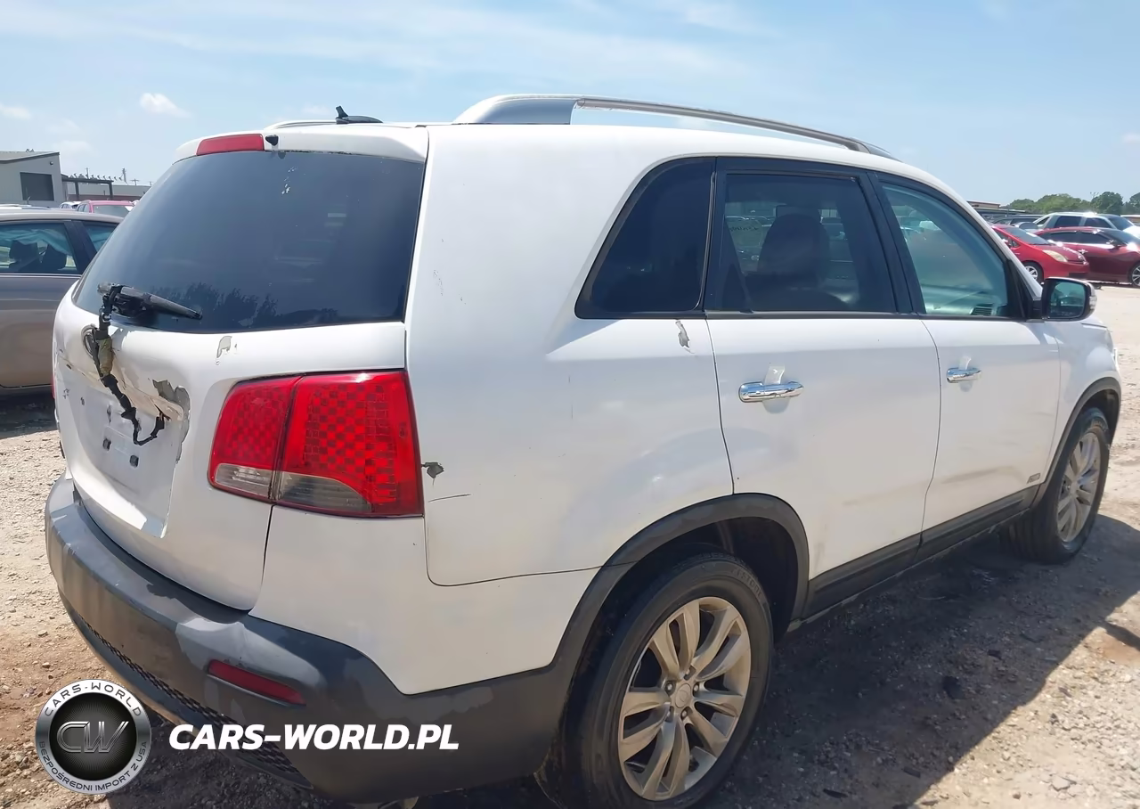 2011 Kia Sorento Lx V6 VIN:5XYKTDA25BG048646 - 4