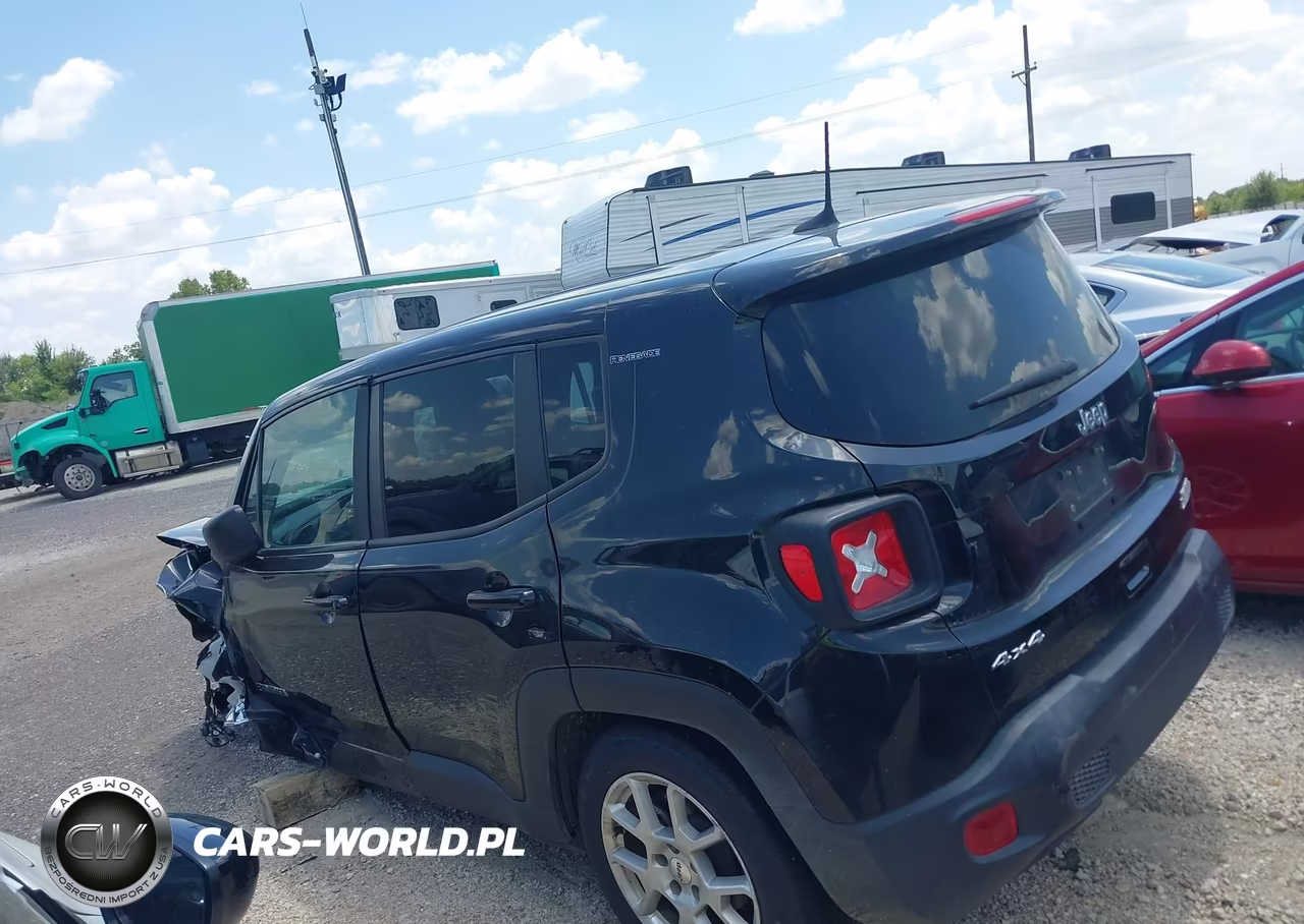 2023 Jeep Renegade Latitude 4X4 VIN:ZACNJDB19PPP16249 - 3