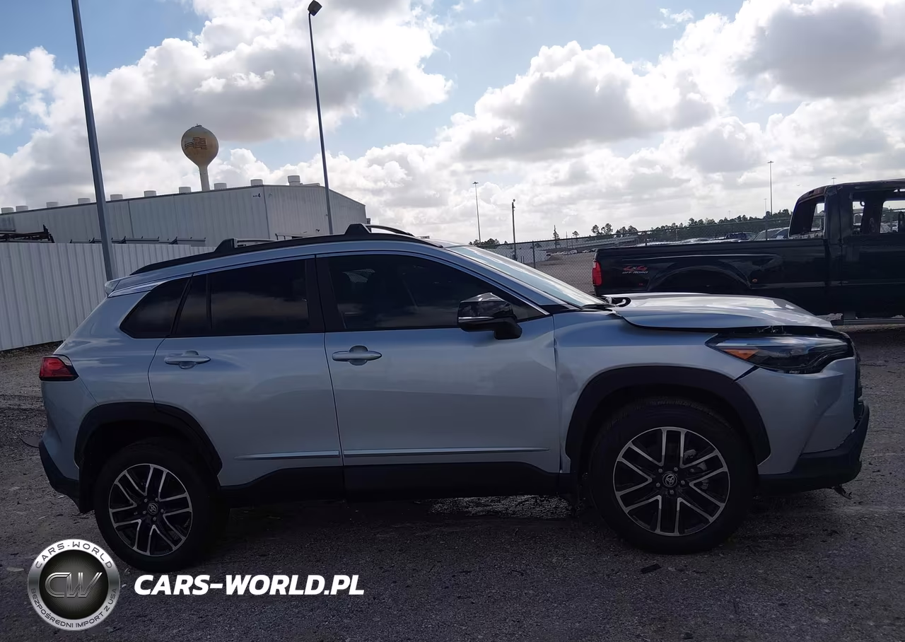2026 Toyota Corolla Cross Xle VIN:7MUDAAAG7TV210702 - 13