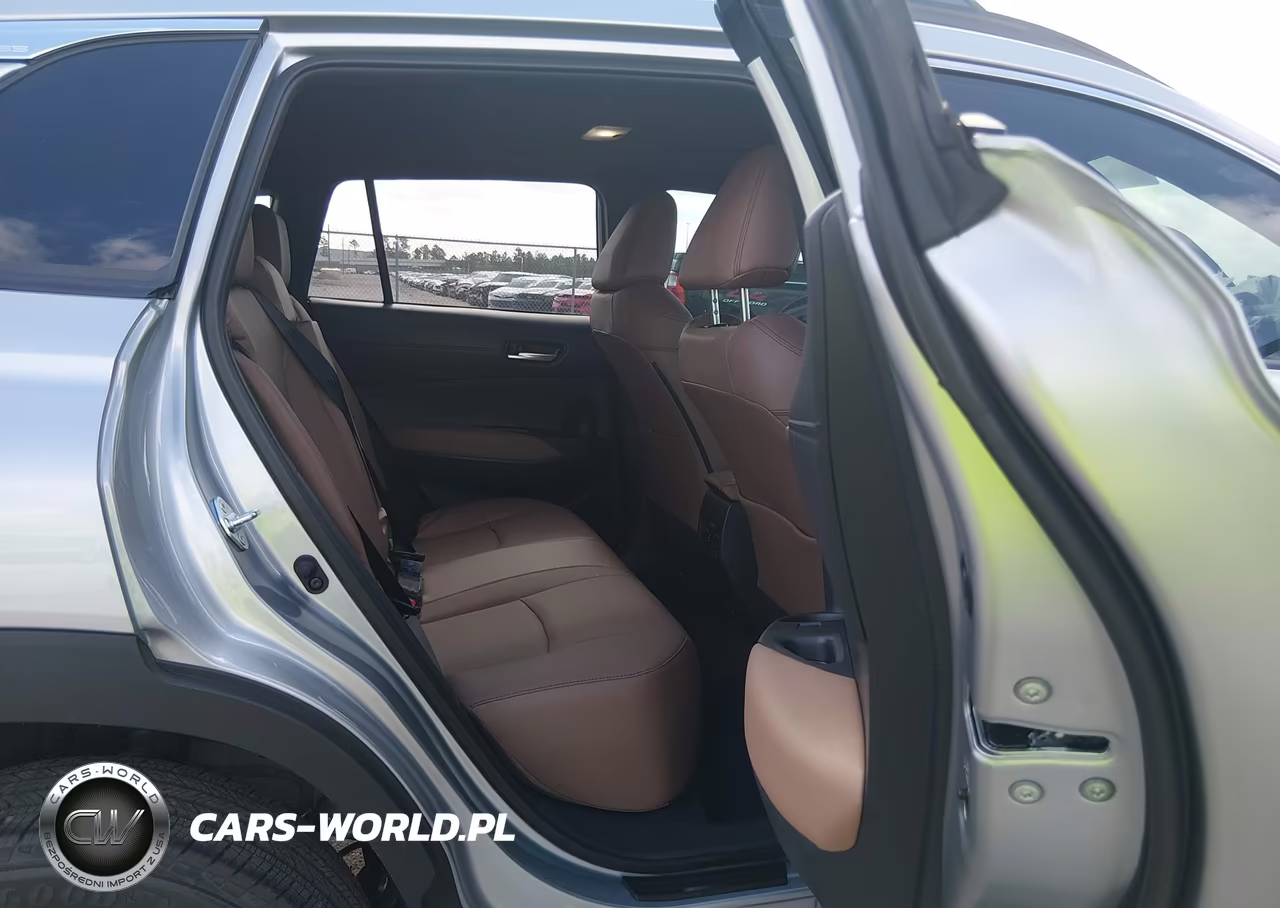 2026 Toyota Corolla Cross Xle VIN:7MUDAAAG7TV210702 - 8