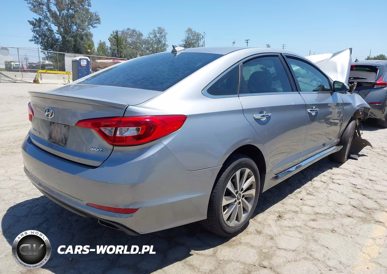 2015 Hyundai Sonata Sport VIN:5NPE34AF9FH064153 - 4