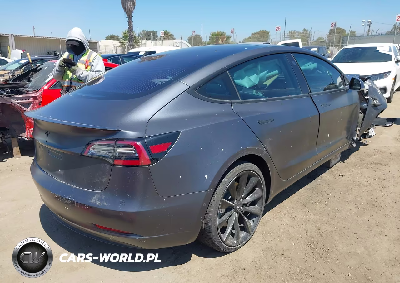 2018 Tesla Model 3 Long Range-Mid Range VIN:5YJ3E1EA7JF025700 - 4