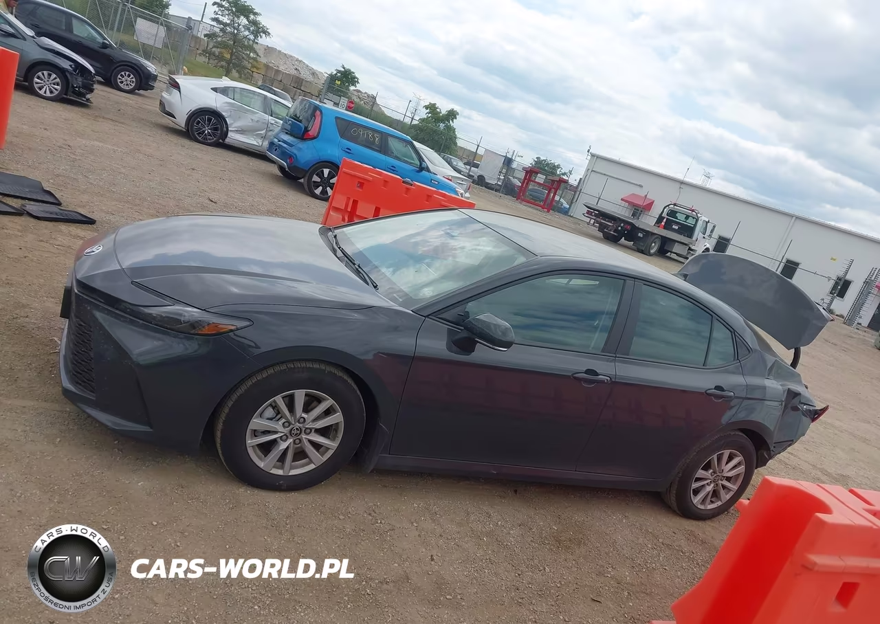 2026 Toyota Camry Le VIN:4T1DAACK4TU327687 - 14