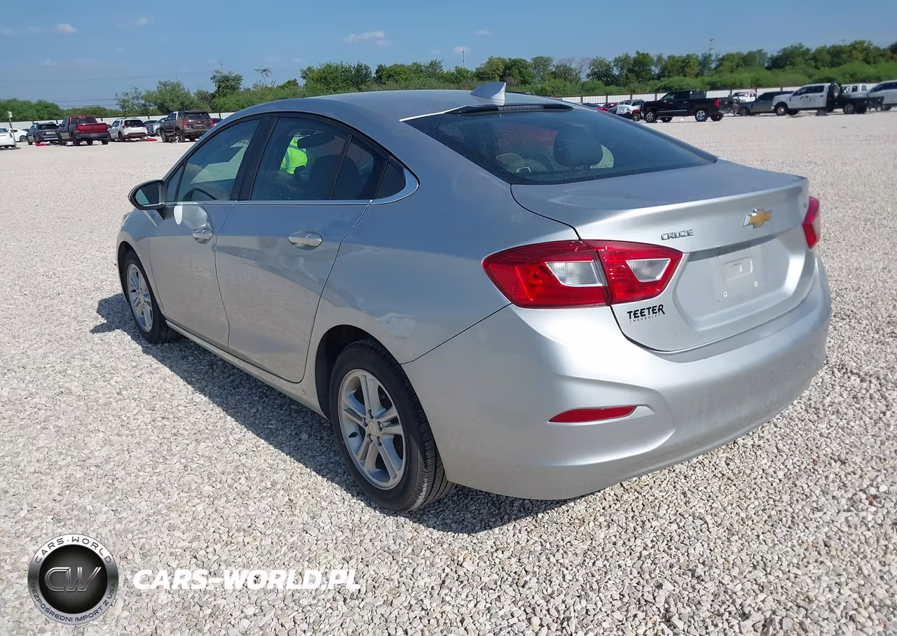 2018 Chevrolet Cruze Lt Auto VIN:1G1BE5SM6J7175989 - 3