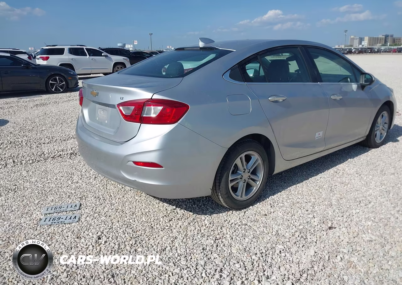 2018 Chevrolet Cruze Lt Auto VIN:1G1BE5SM6J7175989 - 4