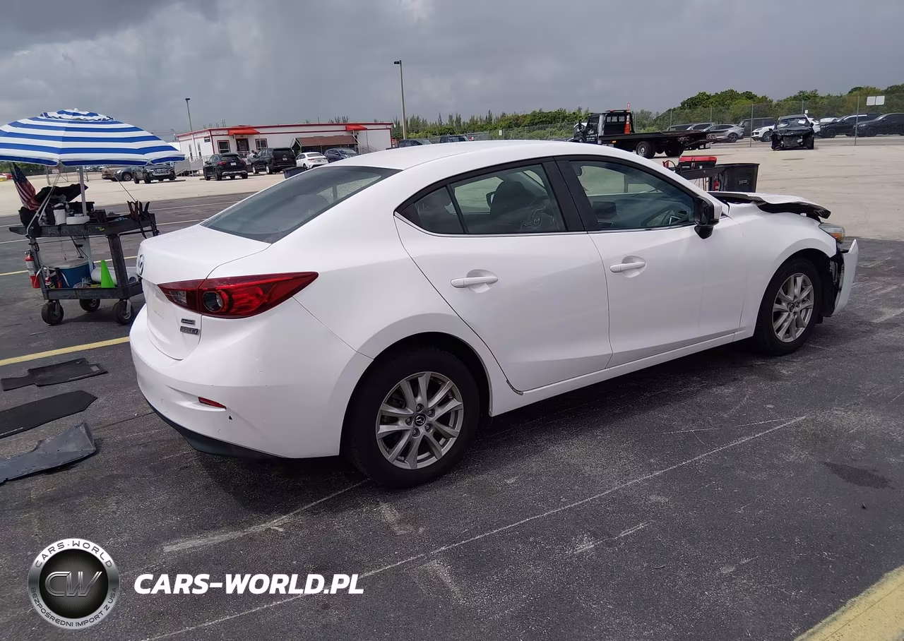 2017 Mazda Mazda3 Sport VIN:3MZBN1U78HM108413 - 4
