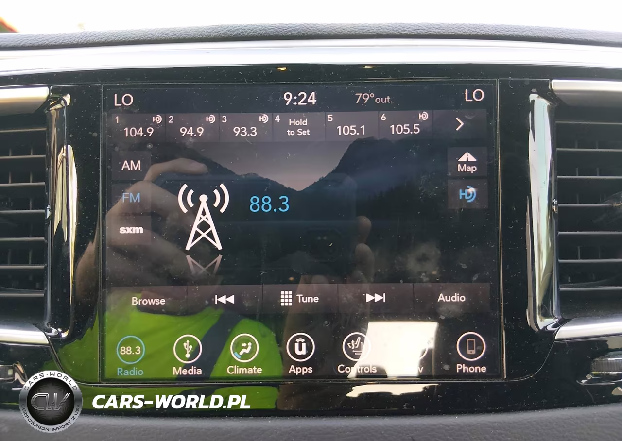 2018 Chrysler Pacifica Touring L VIN:2C4RC1BG0JR237447 - 17