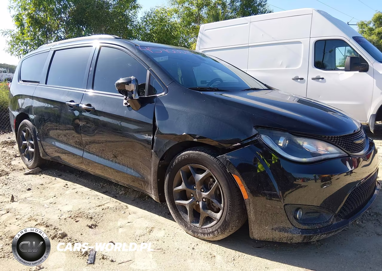 2018 Chrysler Pacifica Touring L VIN:2C4RC1BG0JR237447 - 18