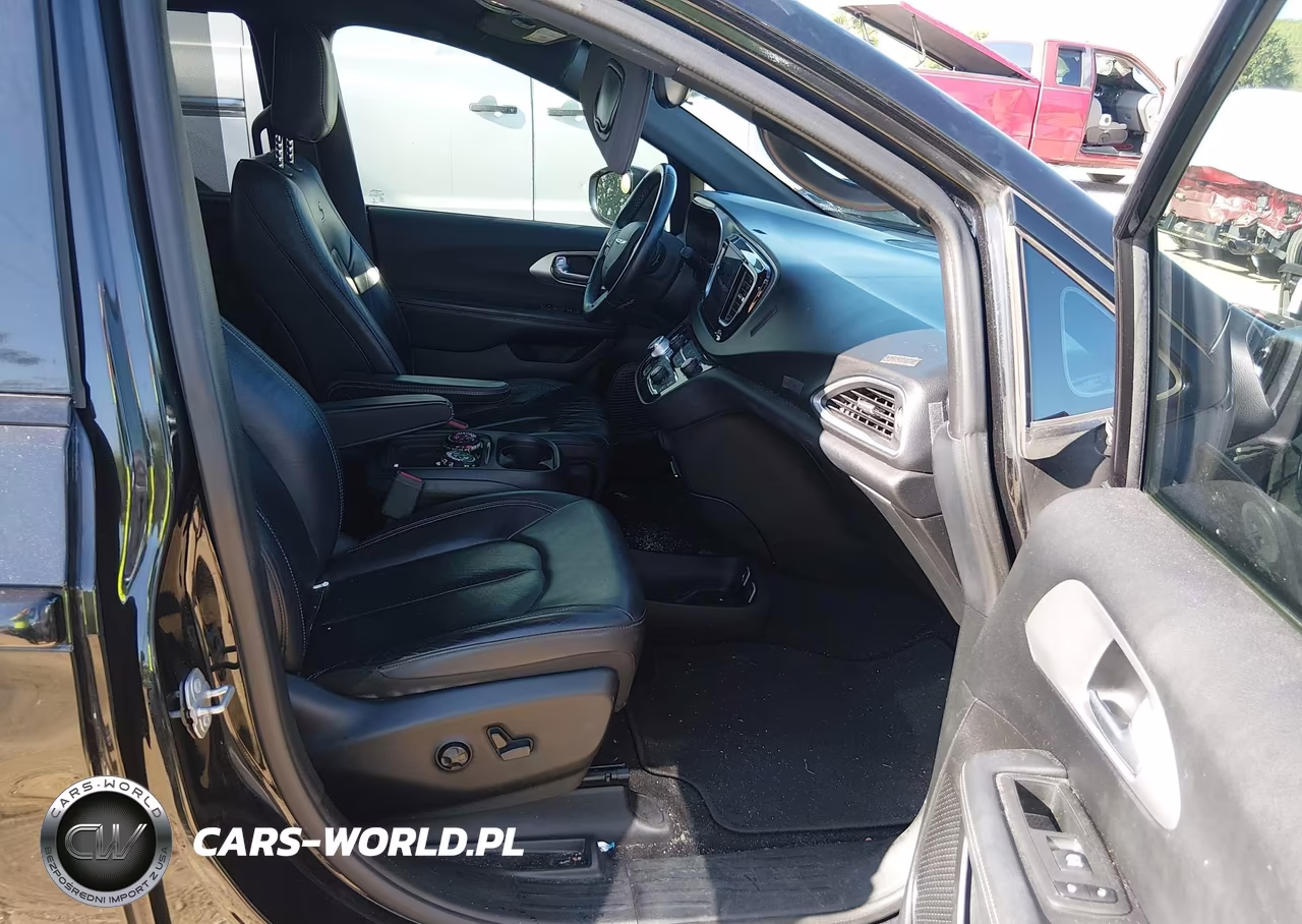 2018 Chrysler Pacifica Touring L VIN:2C4RC1BG0JR237447 - 5