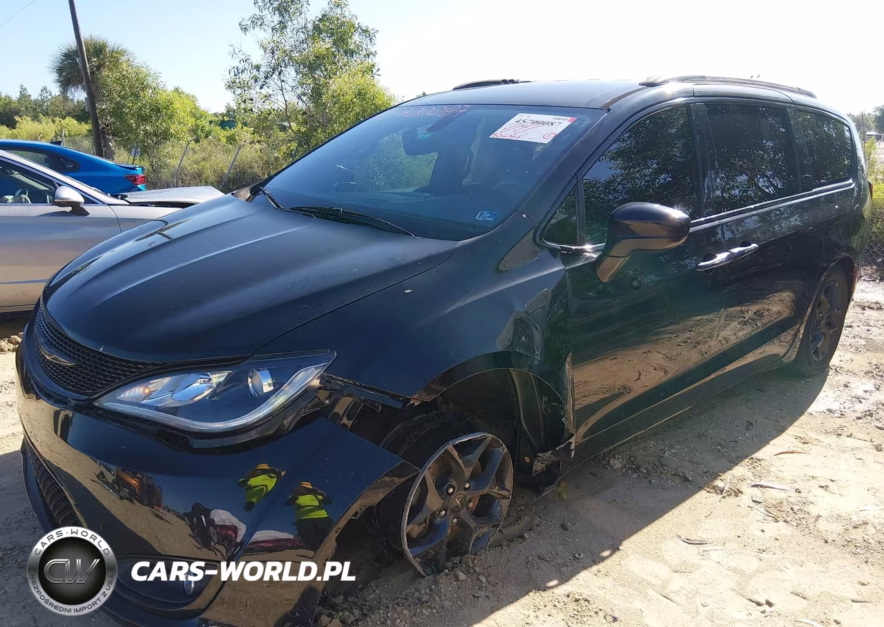 2018 Chrysler Pacifica Touring L VIN:2C4RC1BG0JR237447 - 6
