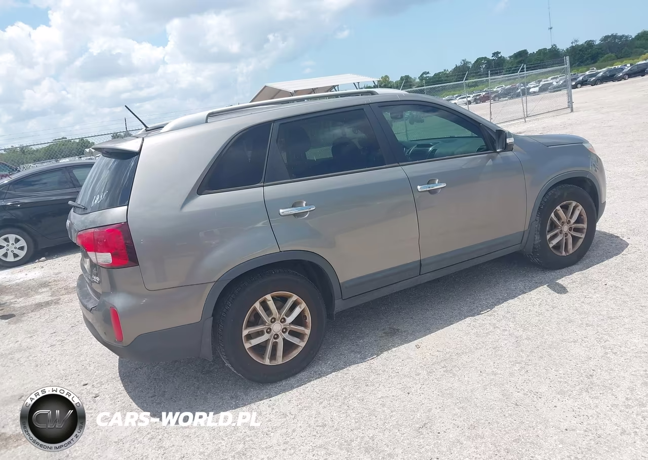2014 Kia Sorento Lx VIN:5XYKT4A68EG500208 - 4