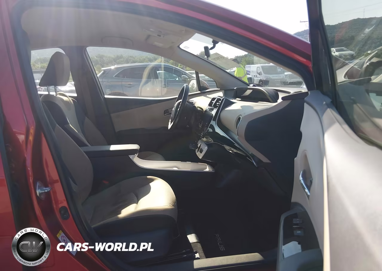 2016 Toyota Prius Three VIN:JTDKARFU4G3526404 - 5