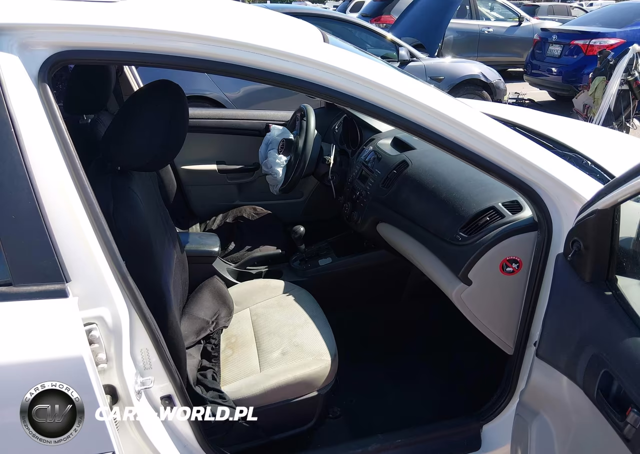 2010 Kia Forte Lx VIN:KNAFT4A26A5066191 - 5