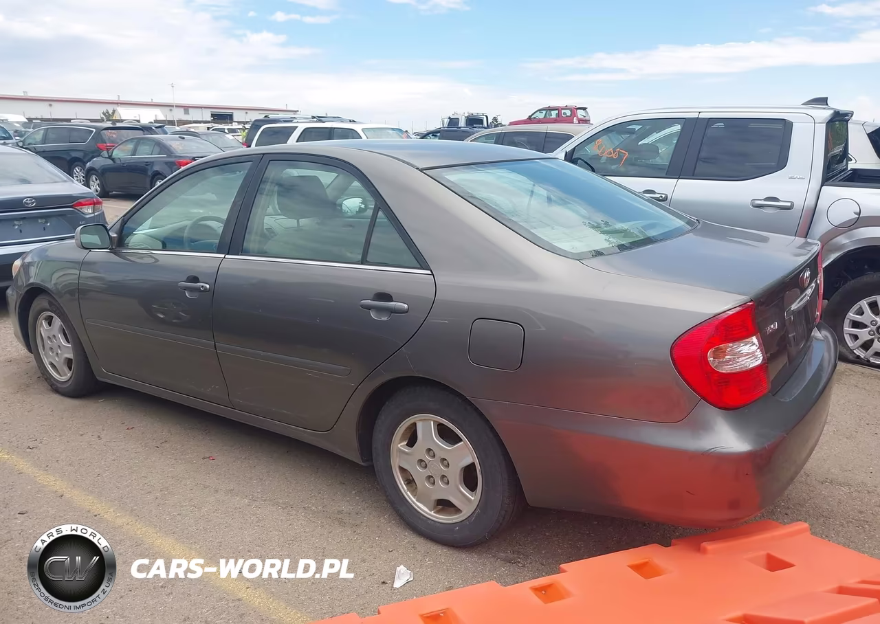 2002 Toyota Camry Le VIN:4T1BF30K82U529200 - 3