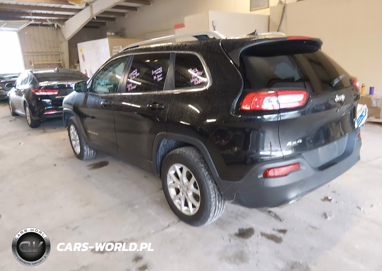 2016 Jeep Cherokee Latitude VIN:1C4PJMCSXGW245508 - 3