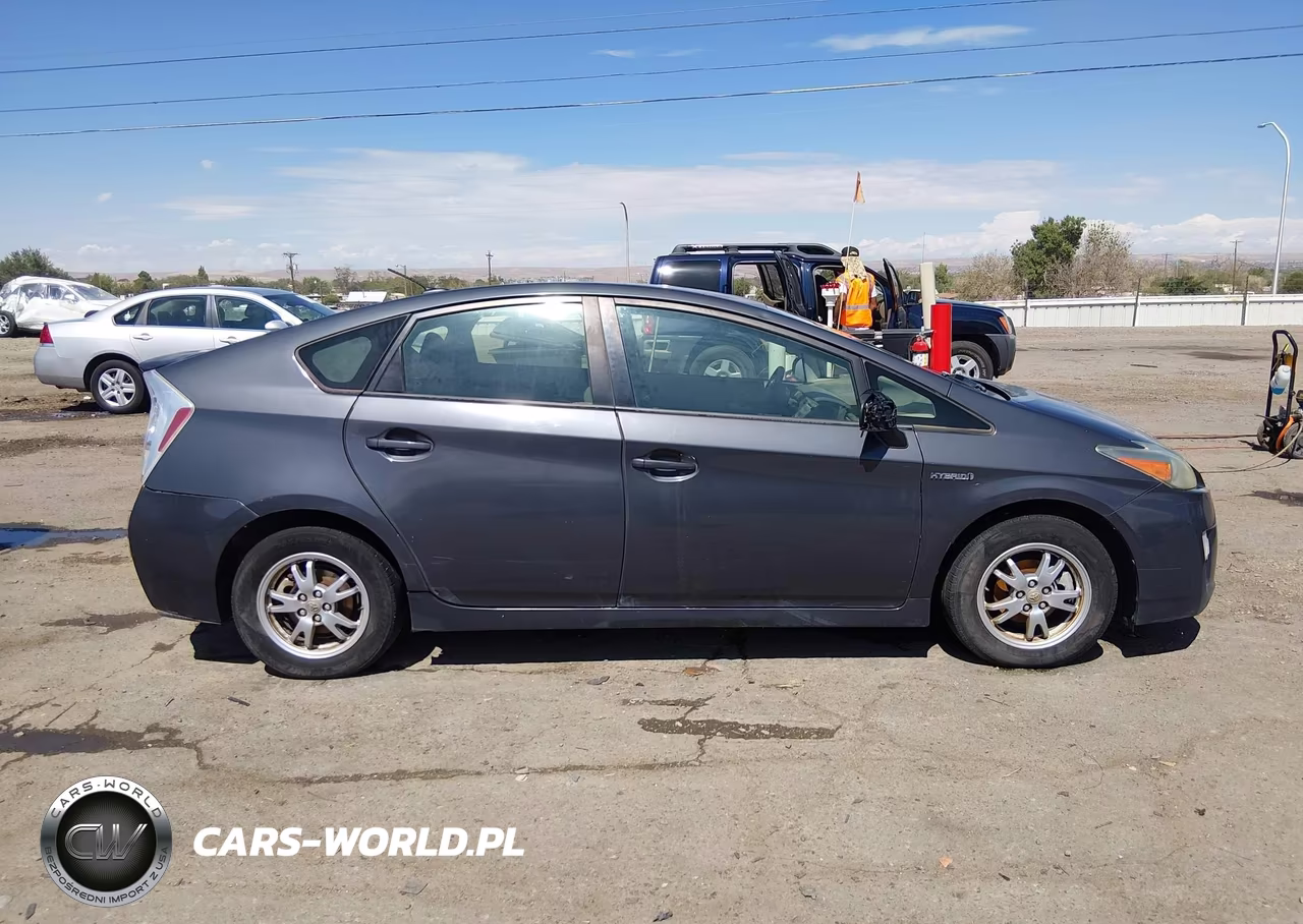 2011 Toyota Prius Two VIN:JTDKN3DUXB1382639 - 12