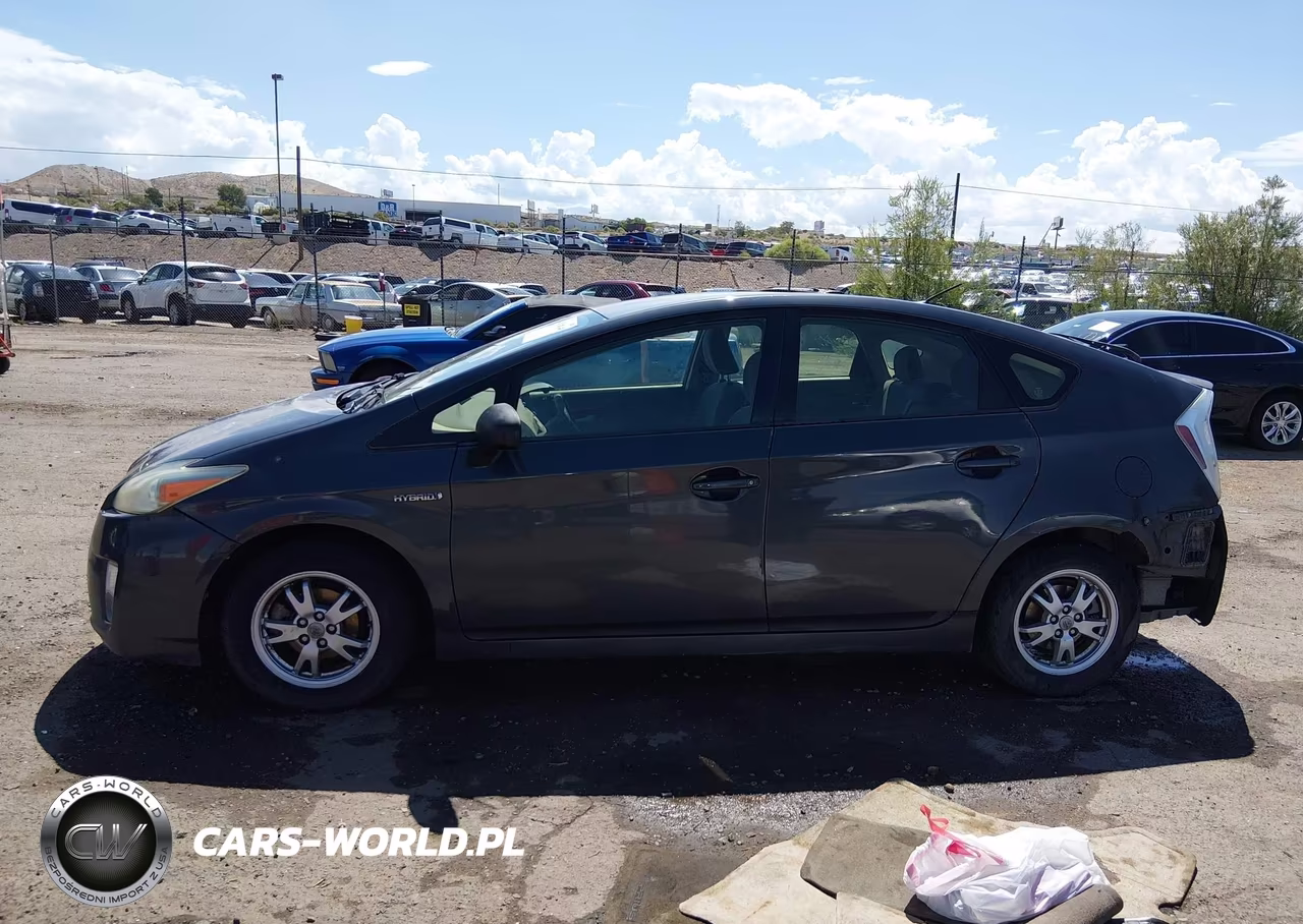 2011 Toyota Prius Two VIN:JTDKN3DUXB1382639 - 13