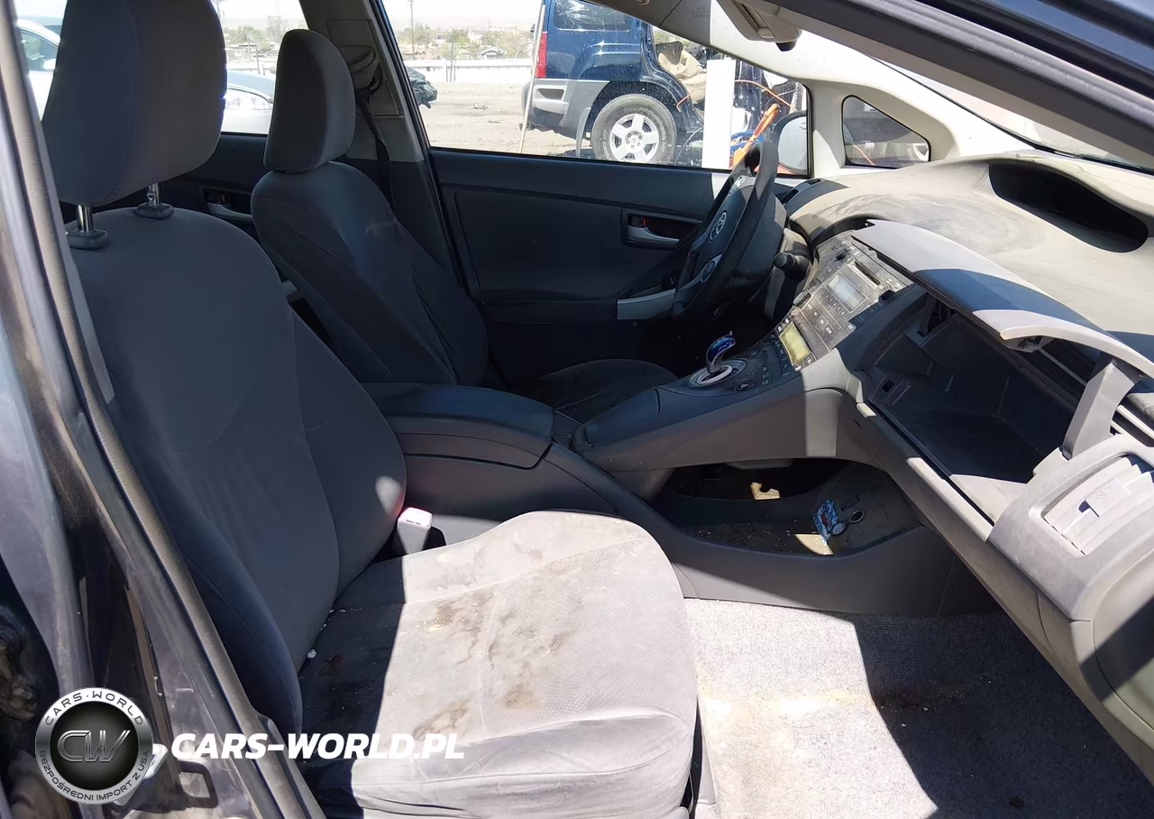 2011 Toyota Prius Two VIN:JTDKN3DUXB1382639 - 5