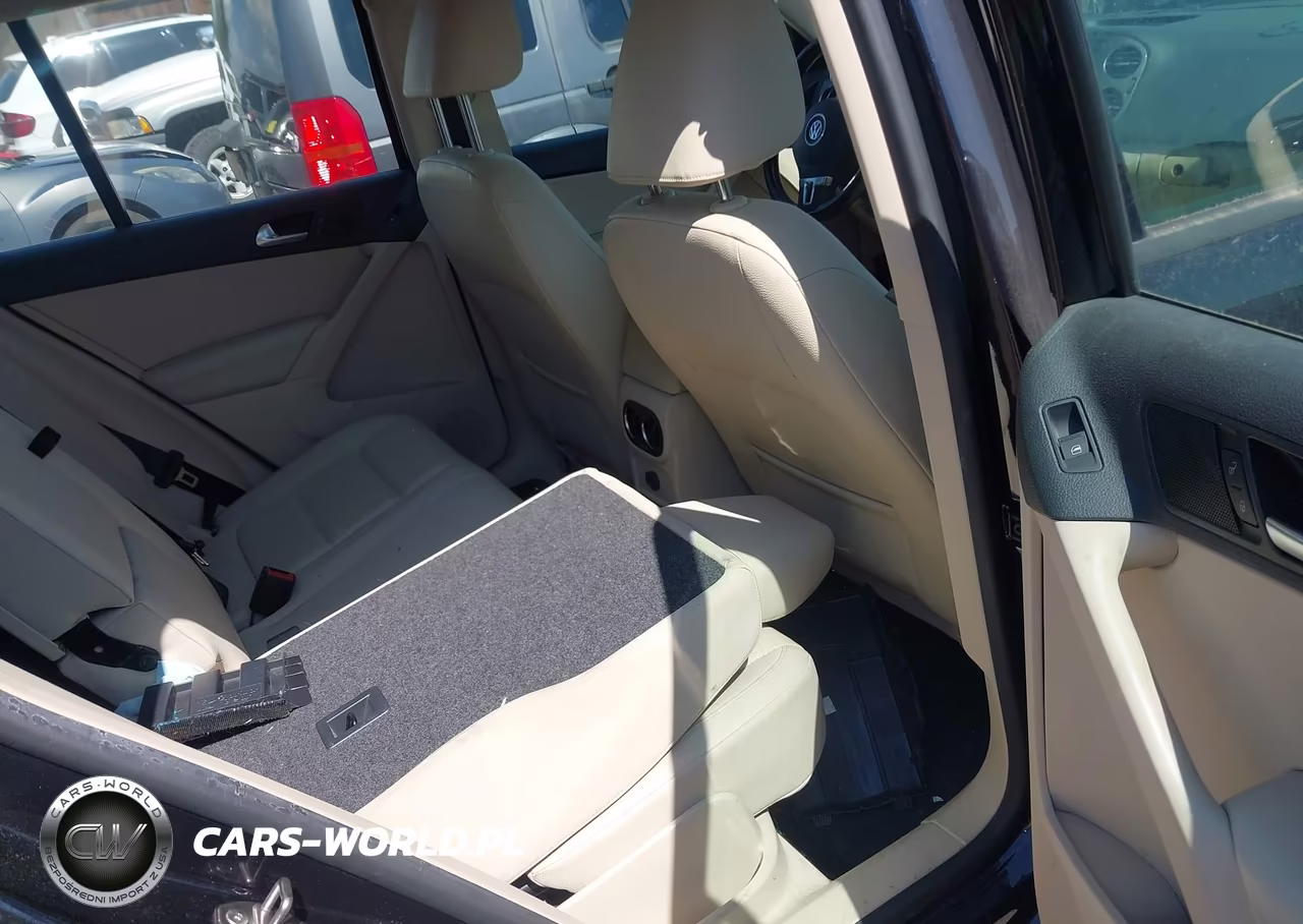 2016 Volkswagen Tiguan S VIN:WVGBV7AX0GK000296 - 8