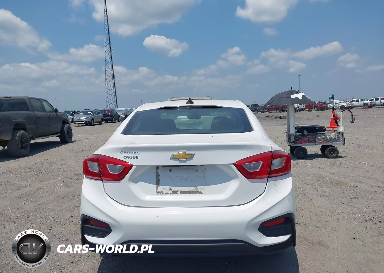 CHEVROLET CRUZE VIN:1G1BC5SM0J7137213 - 16