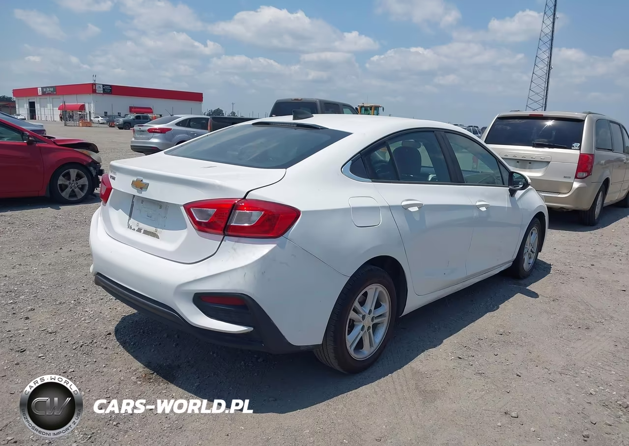 CHEVROLET CRUZE VIN:1G1BC5SM0J7137213 - 4