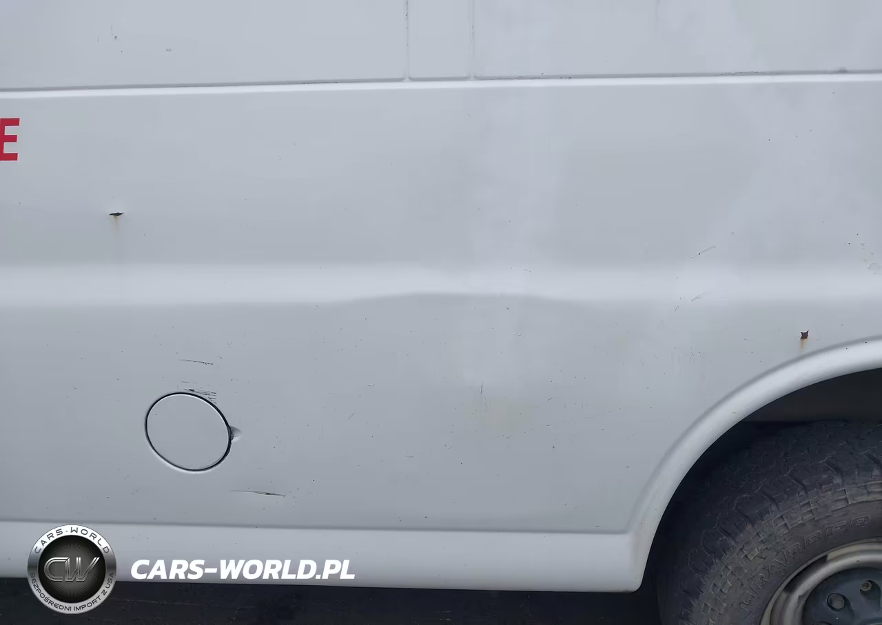 1999 Chevrolet Express Cargo Van VIN:1GCHG39J3X1118026 - 18