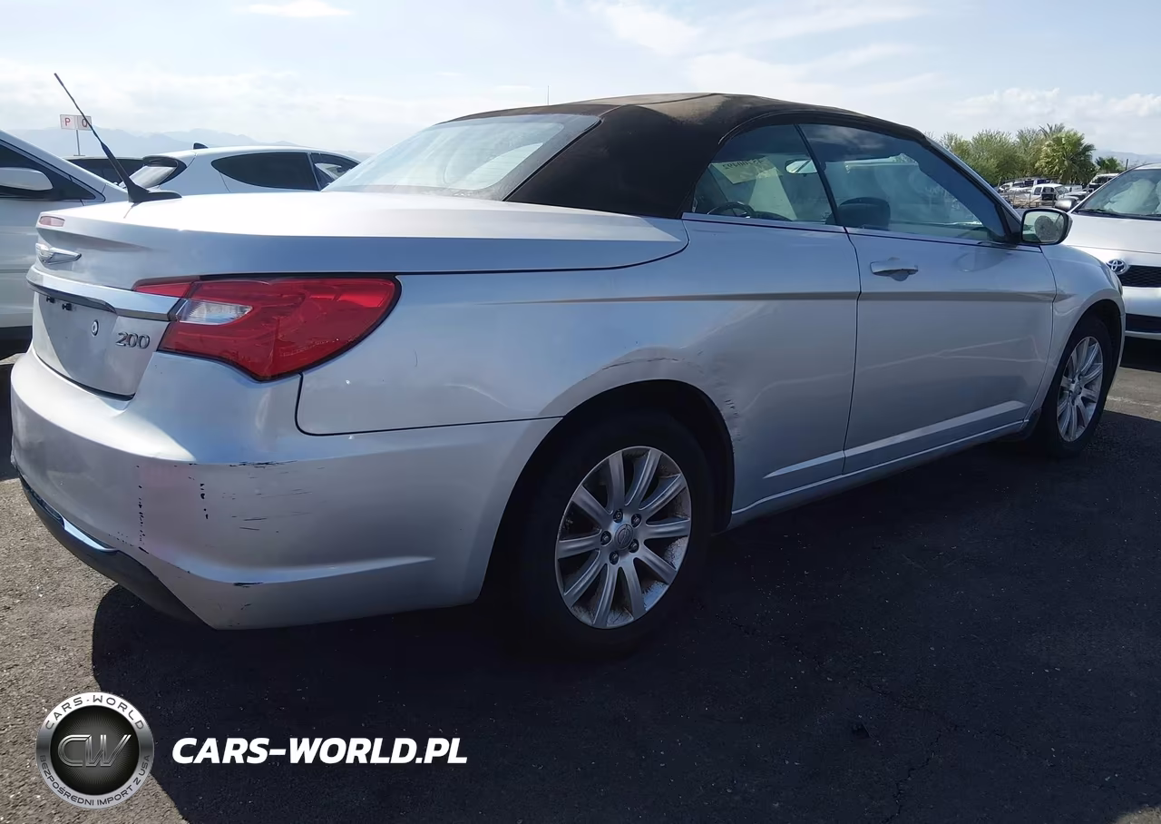 2011 Chrysler 200 Touring VIN:1C3BC2EB5BN532487 - 4
