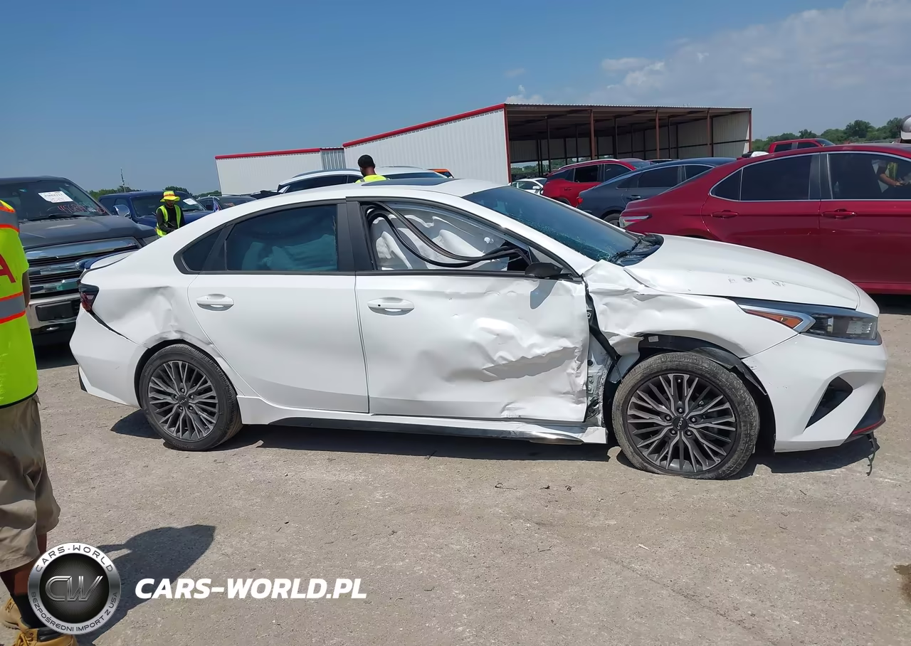 2024 Kia Forte Gt-Line VIN:3KPF54AD3RE741848 - 13
