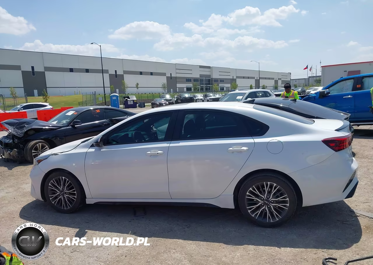 2024 Kia Forte Gt-Line VIN:3KPF54AD3RE741848 - 14