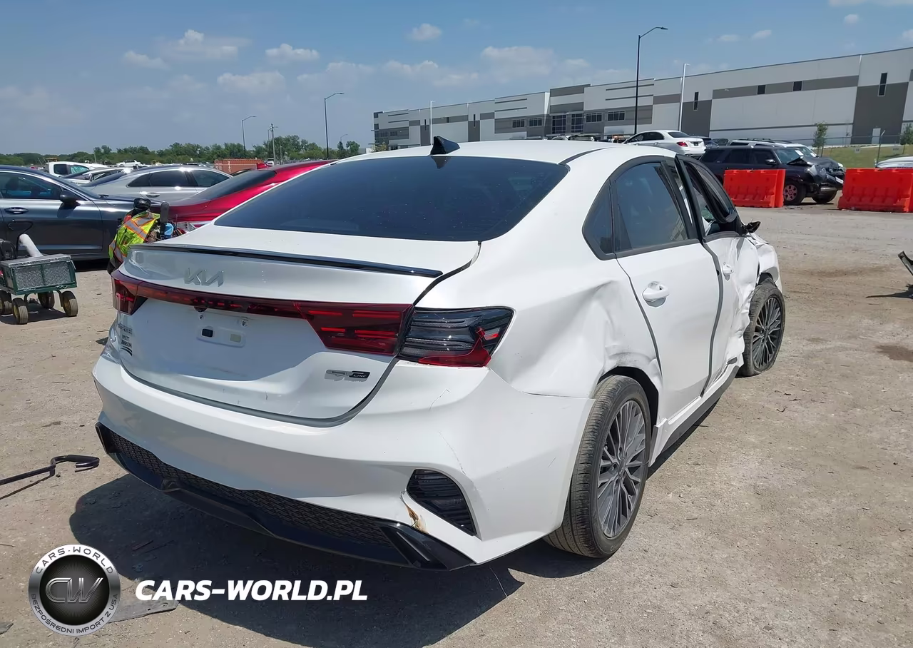 2024 Kia Forte Gt-Line VIN:3KPF54AD3RE741848 - 4