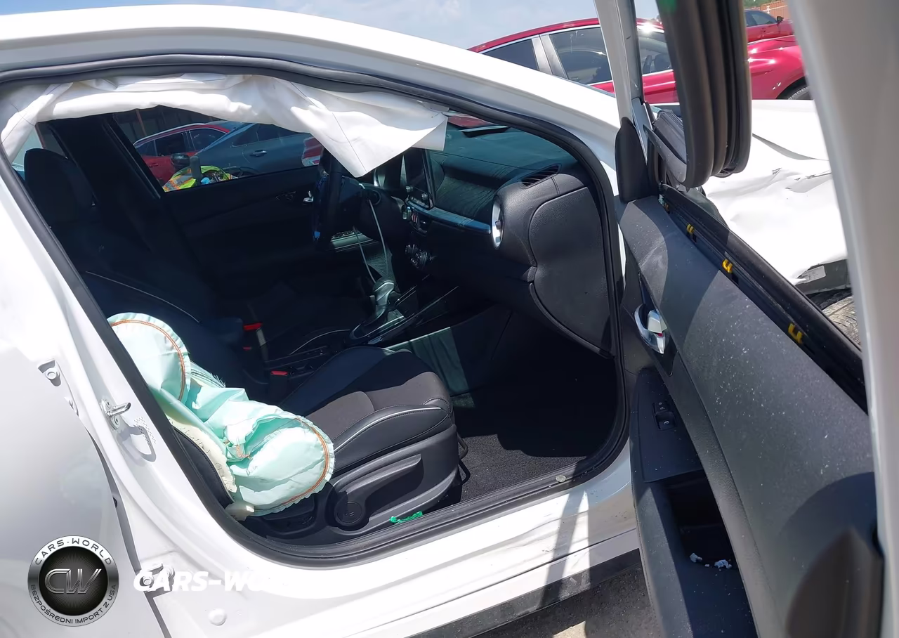 2024 Kia Forte Gt-Line VIN:3KPF54AD3RE741848 - 5