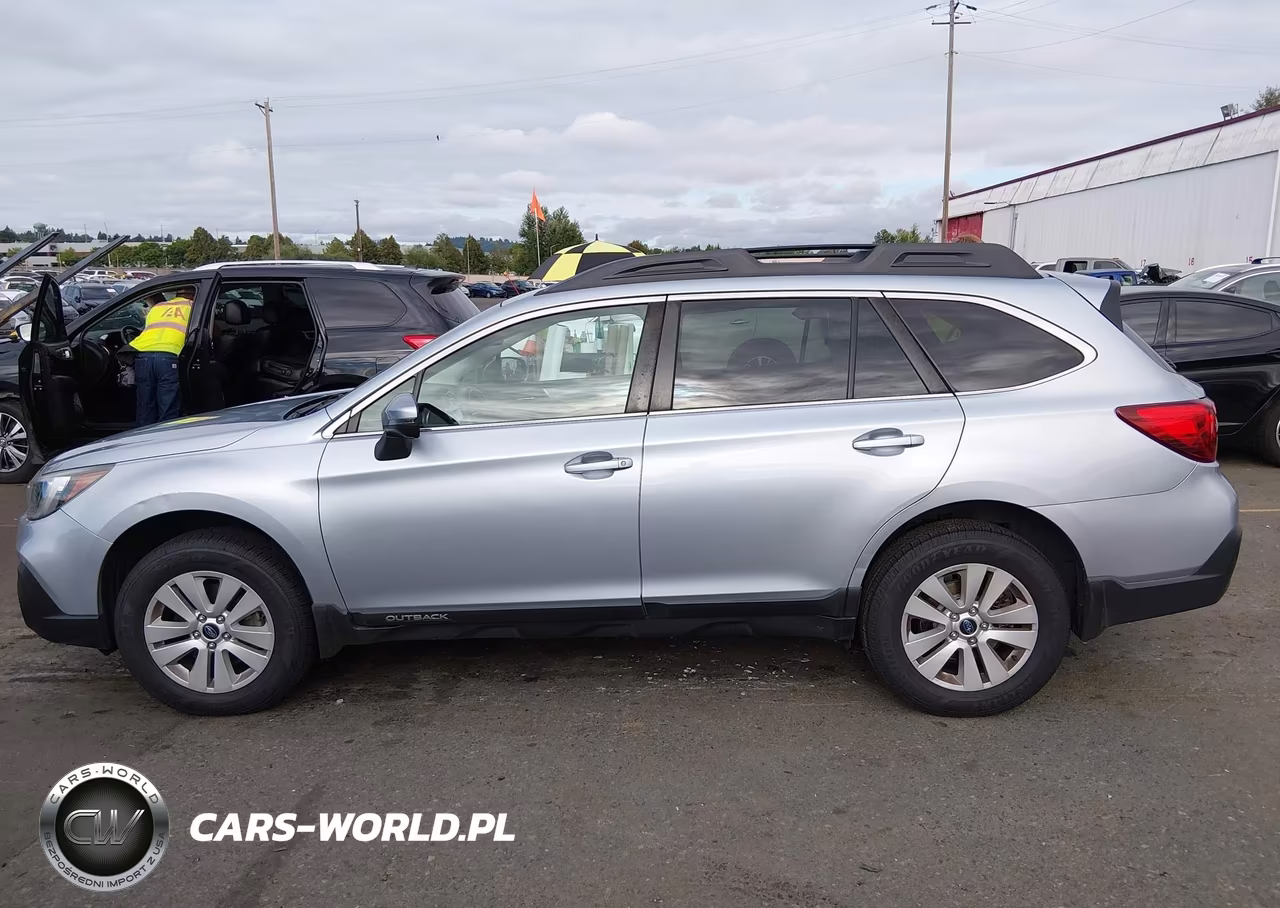 2018 Subaru Outback 2.5I Premium VIN:4S4BSAFC4J3335218 - 14