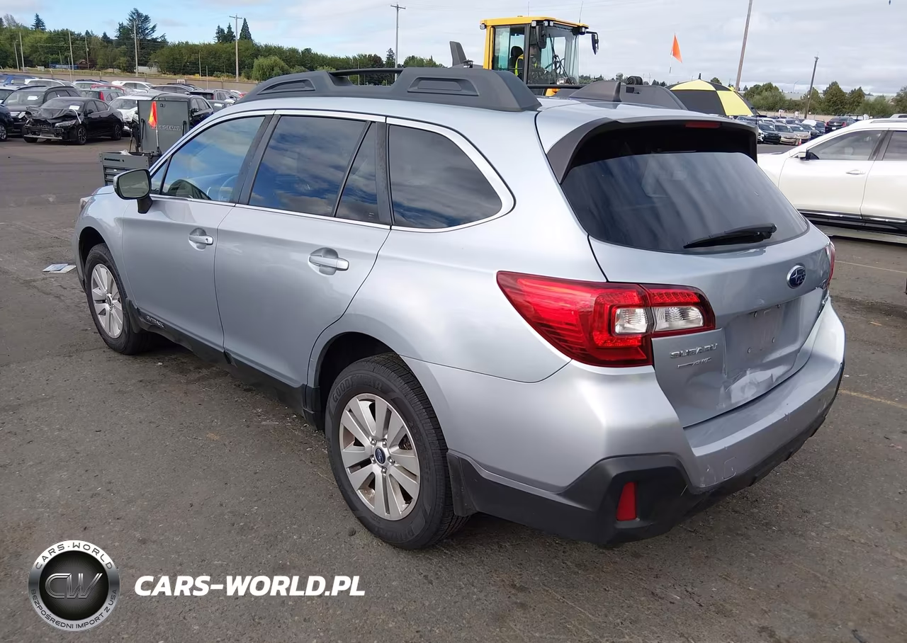 2018 Subaru Outback 2.5I Premium VIN:4S4BSAFC4J3335218 - 3