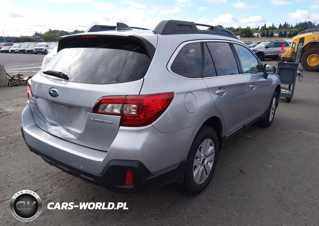 2018 Subaru Outback 2.5I Premium VIN:4S4BSAFC4J3335218 - 4