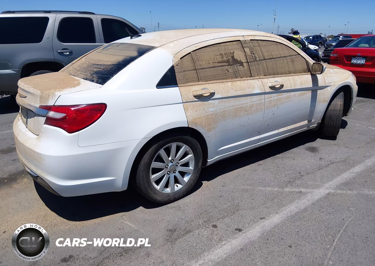 2013 Chrysler 200 Touring VIN:1C3CCBBB5DN639809 - 4