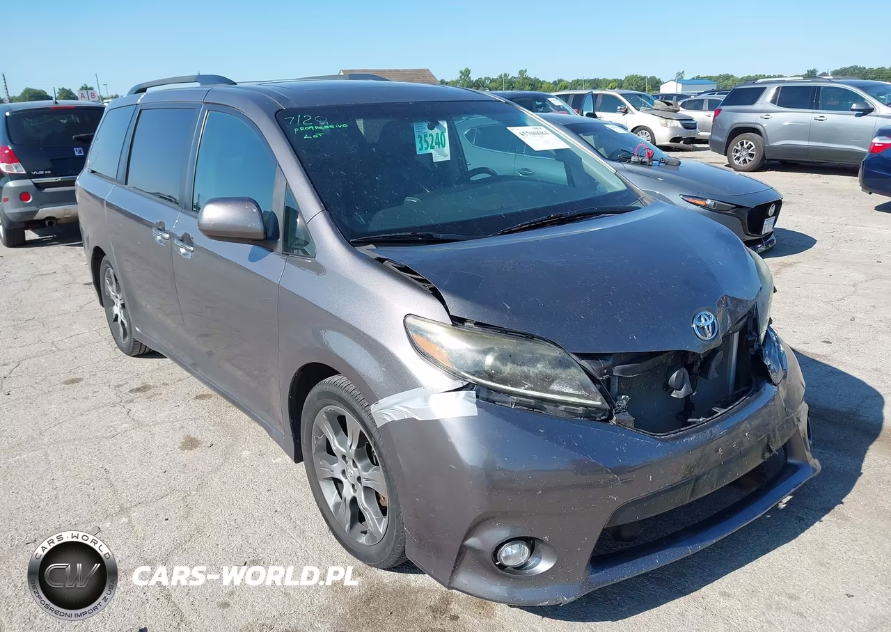 2015 Toyota Sienna Se 8 Passenger