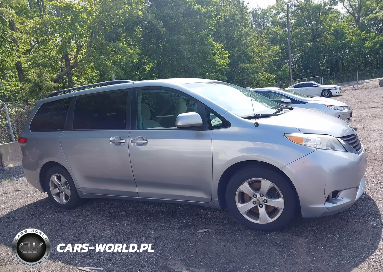 2011 Toyota Sienna Le V6 VIN:5TDKK3DC5BS078282 - 13