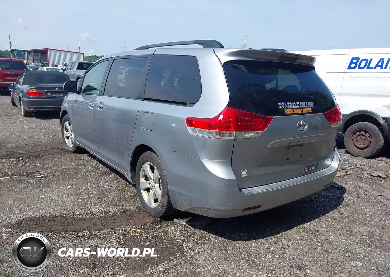 2011 Toyota Sienna Le V6 VIN:5TDKK3DC5BS078282 - 3