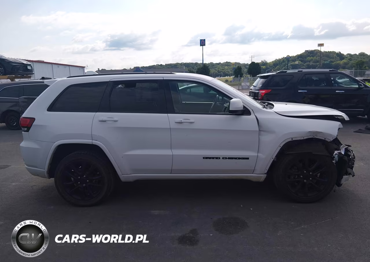 2018 Jeep Grand Cherokee Altitude 4X4 VIN:1C4RJFAG6JC377659 - 14