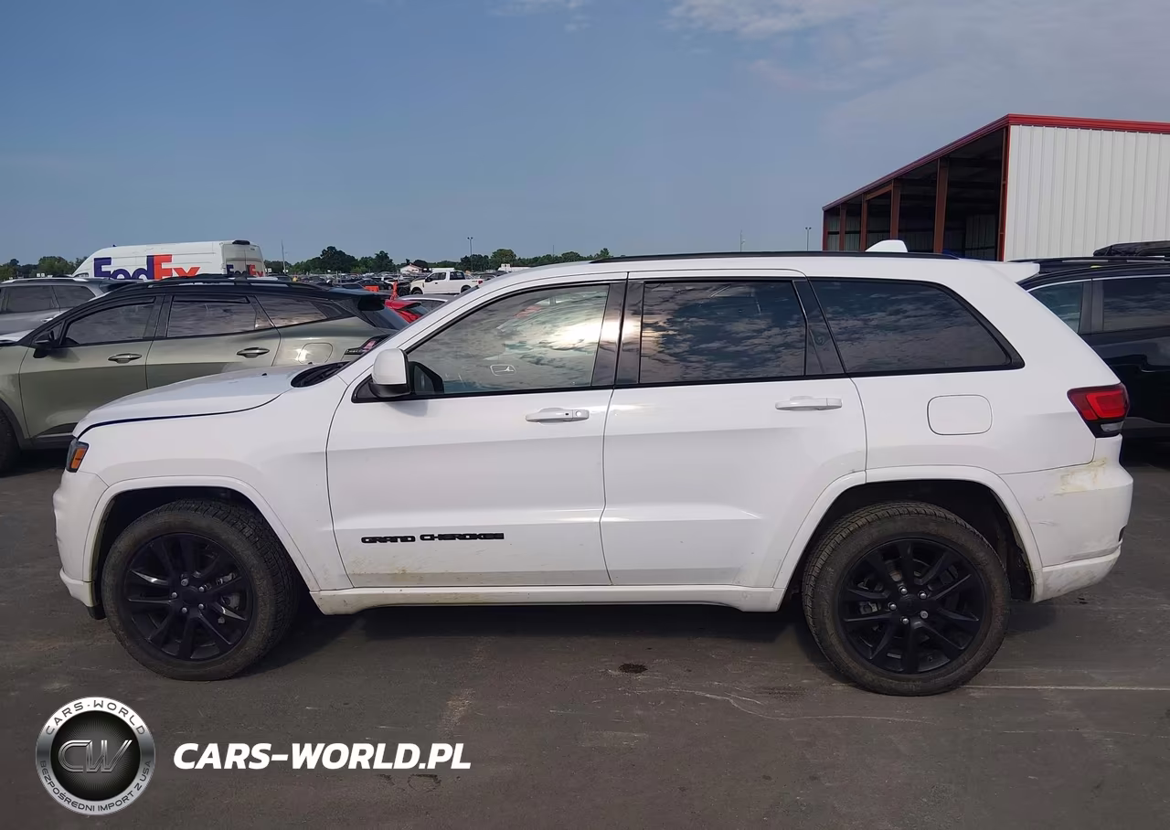 2018 Jeep Grand Cherokee Altitude 4X4 VIN:1C4RJFAG6JC377659 - 15