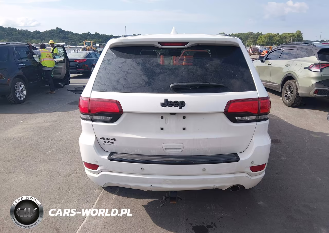 2018 Jeep Grand Cherokee Altitude 4X4 VIN:1C4RJFAG6JC377659 - 17