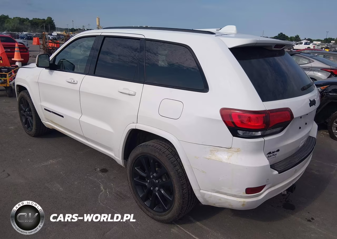 2018 Jeep Grand Cherokee Altitude 4X4 VIN:1C4RJFAG6JC377659 - 3