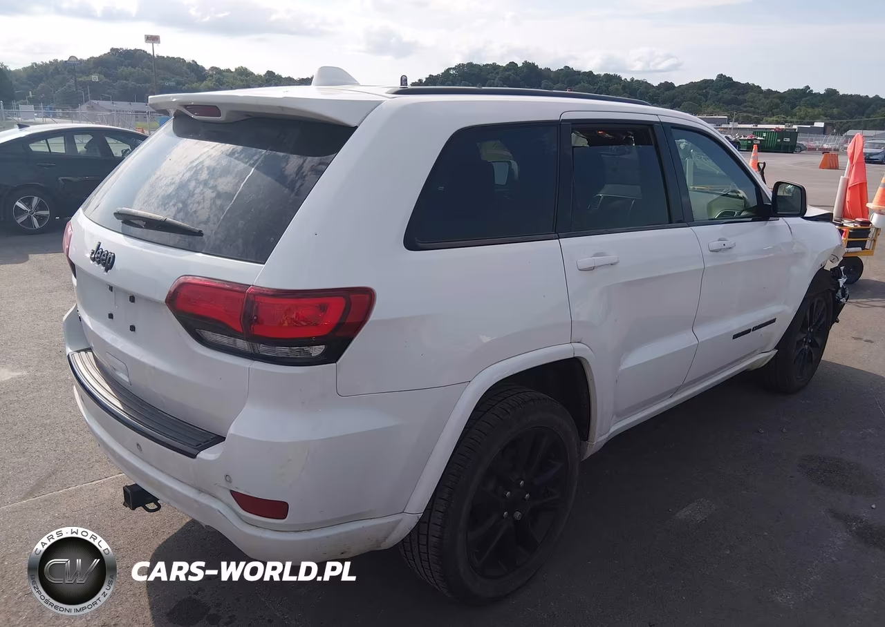 2018 Jeep Grand Cherokee Altitude 4X4 VIN:1C4RJFAG6JC377659 - 4