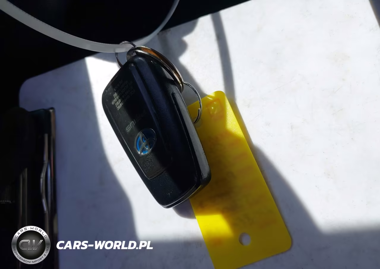 2018 Toyota Prius Two VIN:JTDKBRFU5J3601535 - 11