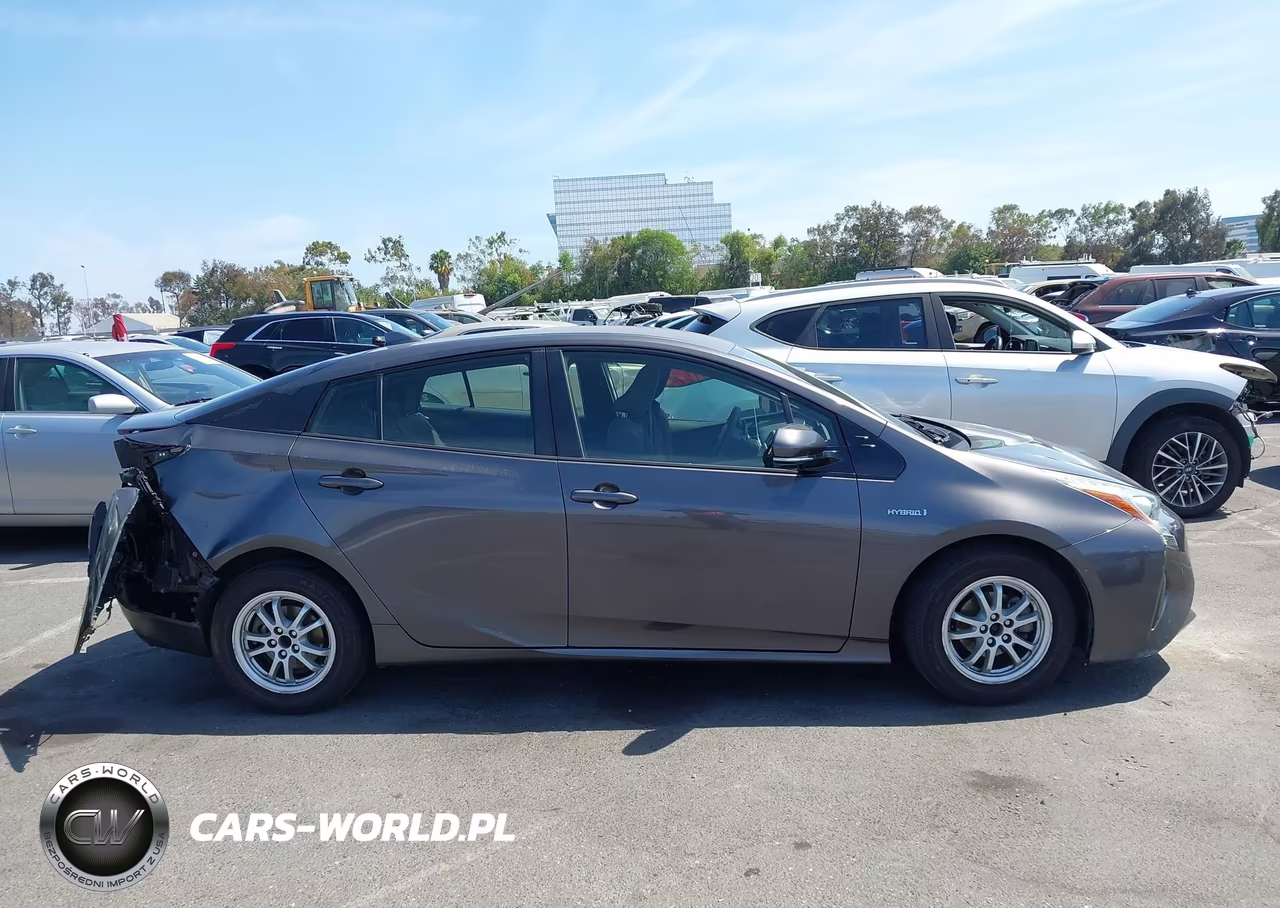 2018 Toyota Prius Two VIN:JTDKBRFU5J3601535 - 13