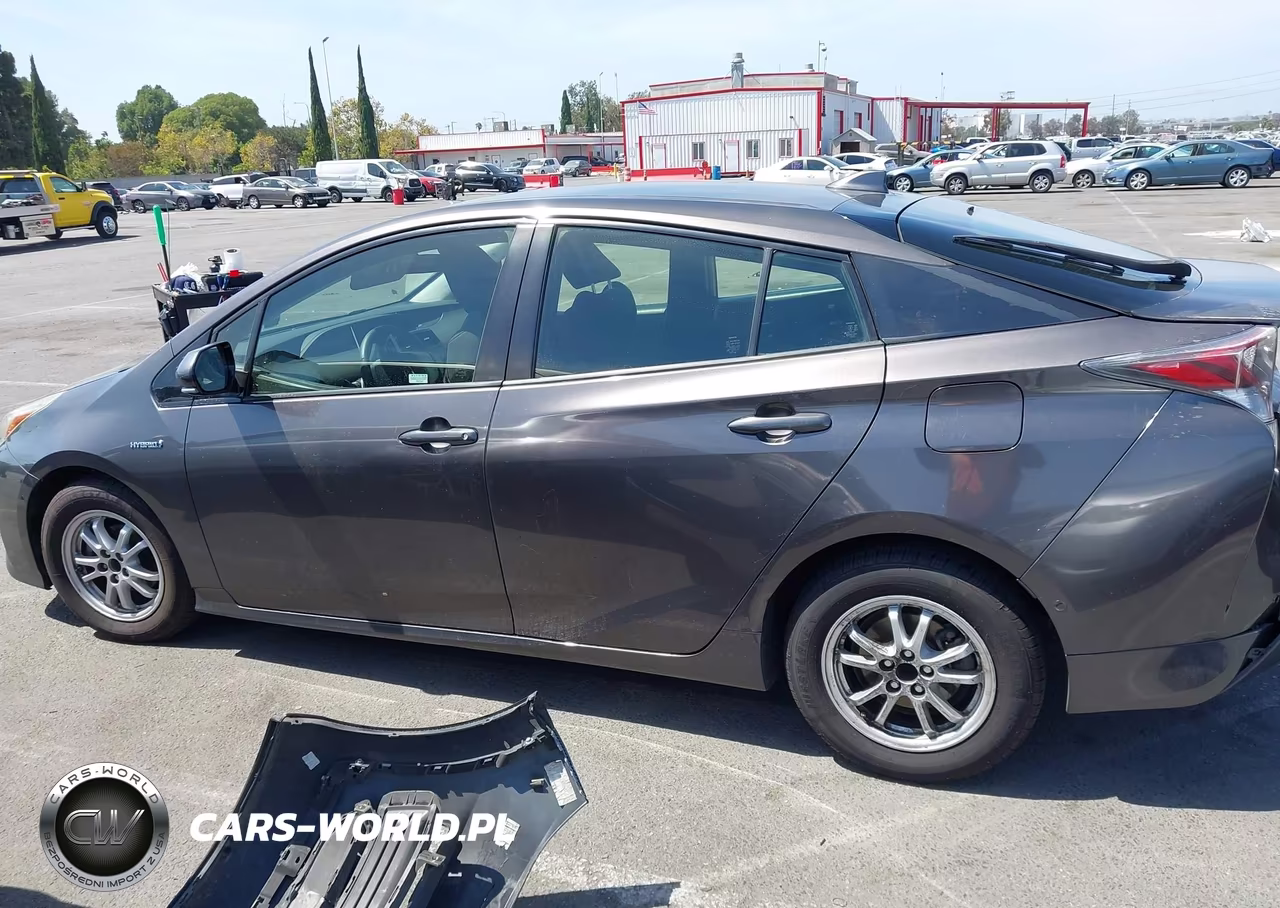 2018 Toyota Prius Two VIN:JTDKBRFU5J3601535 - 14