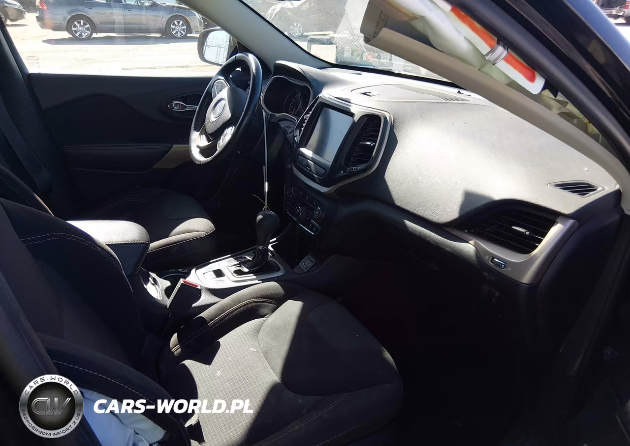 2017 Jeep Cherokee Latitude VIN:1C4PJLCB2HW603986 - 5